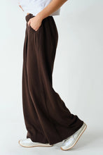Load image into Gallery viewer, Coffee Pleated Trousers
