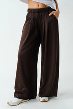 Load image into Gallery viewer, Coffee Pleated Trousers
