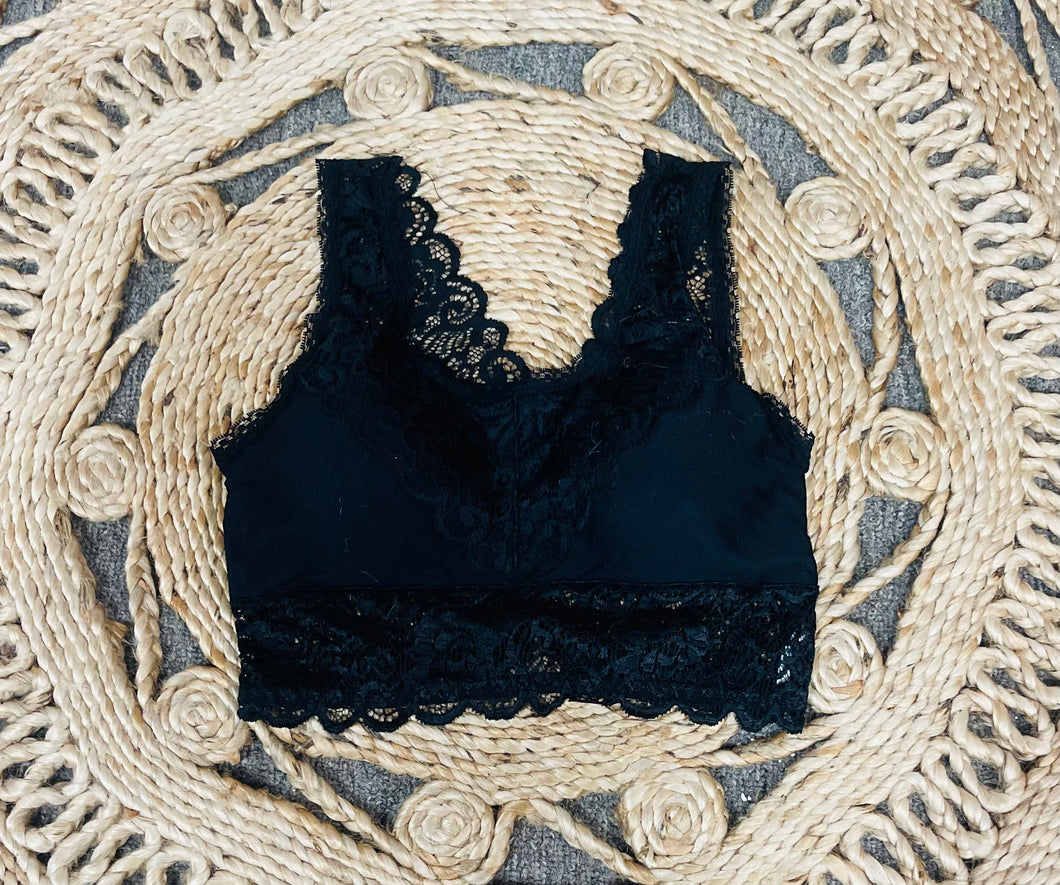Pretty Lace Bralette — Black