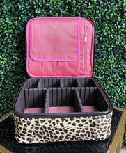 Load image into Gallery viewer, Be Glamorous Makeup Case - Spotted
