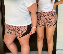 Load image into Gallery viewer, Babe Shorts- Spotted
